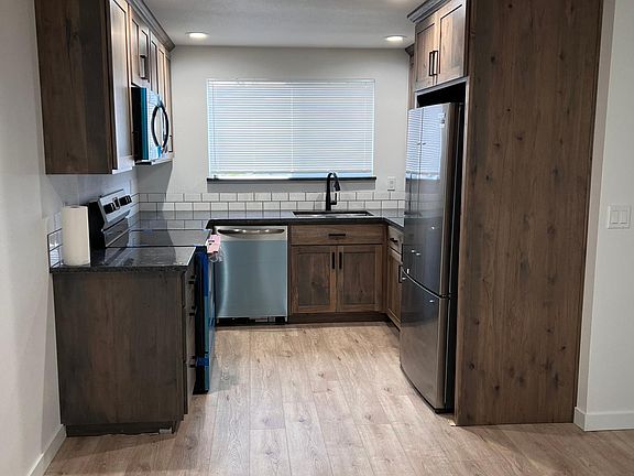 3rd image of 1760 NE Meadow Pl