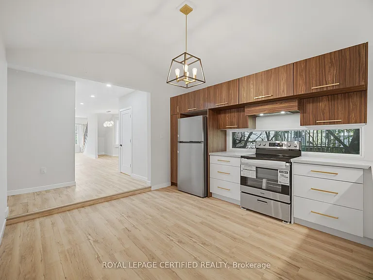 5759 Robinson St — Photo 17