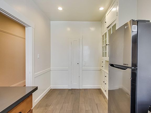 3rd image of 2235 Larkin St #19