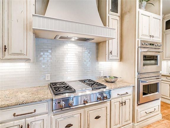 5th image of 11617 Mill Hollow Ct