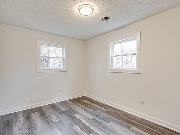 3rd image of 716 Sylvan Dr