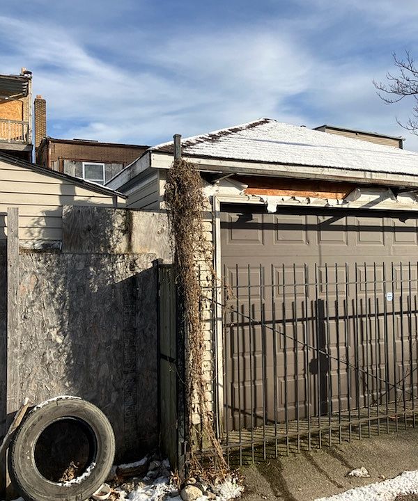 2nd image of 928 N Hamlin Ave