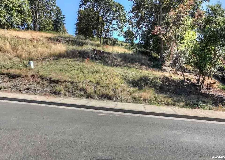 2nd image of 504 Adams Ave