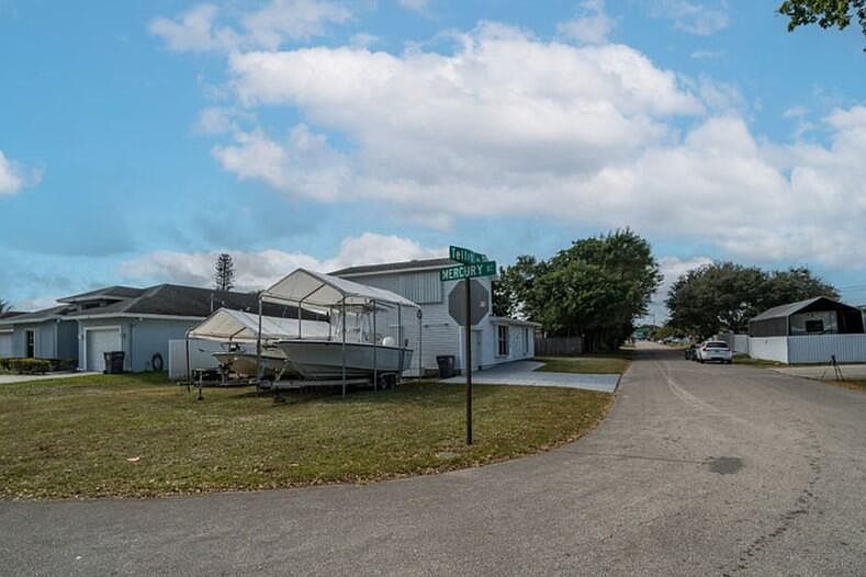1st image of 607 Mercury Street