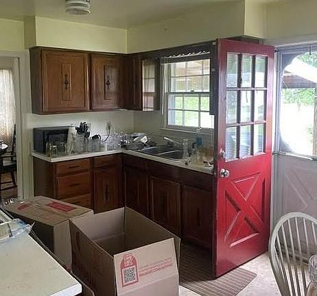 4th image of 18322 Deloatche Ave