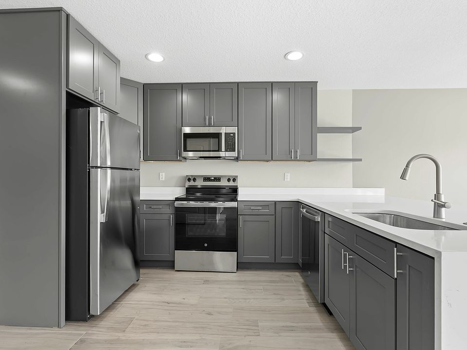Modern Kitchen with Stainless Steel Appliances