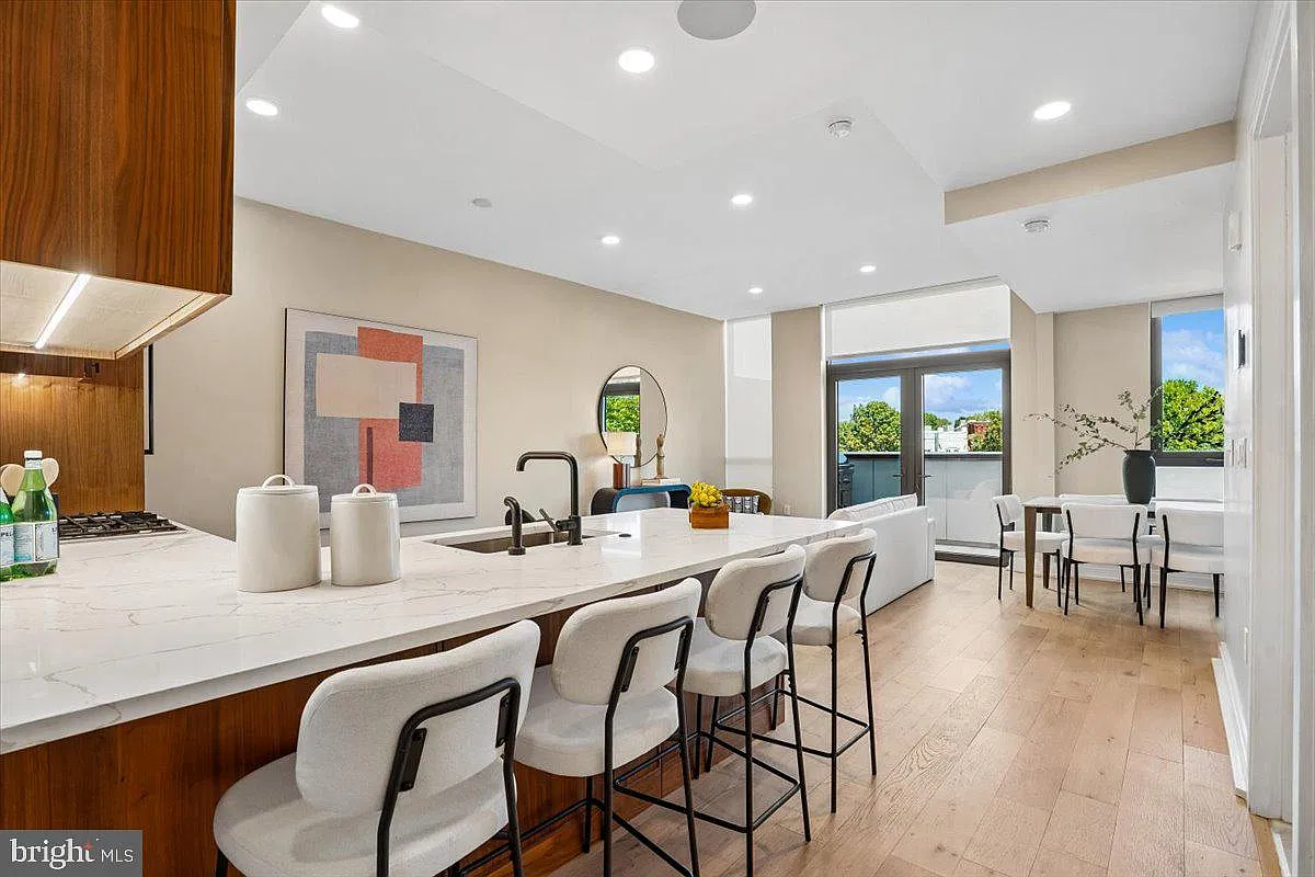 2 bed, 2.0 bath, 1210 sqft, $3,550 — Photo 2