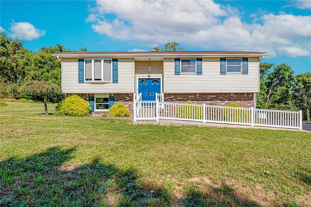 33 Adrian Dr photo 1