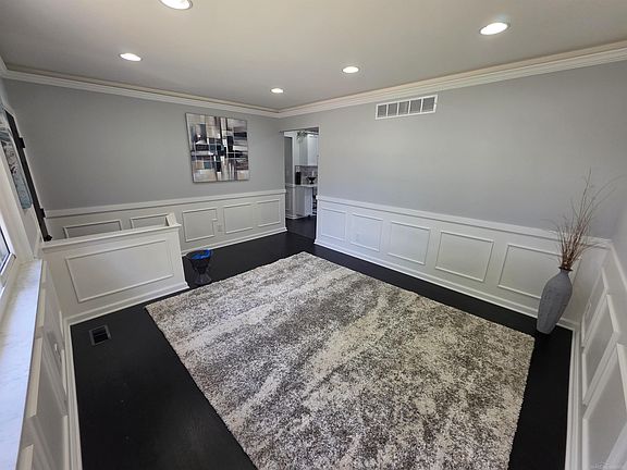 4th image of 27442 Liberty Dr