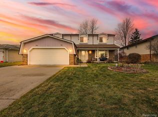 38131 Chatham Ct, Sterling Heights, MI 48310