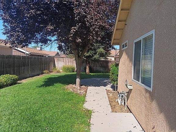 5th image of 15887 W Stanislaus Ave