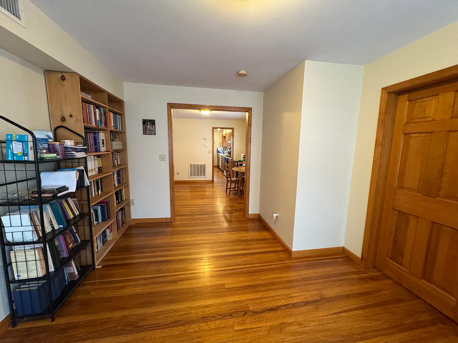 3 bed, 1.5 bath, 1200 sqft, $3,250 — Photo 2