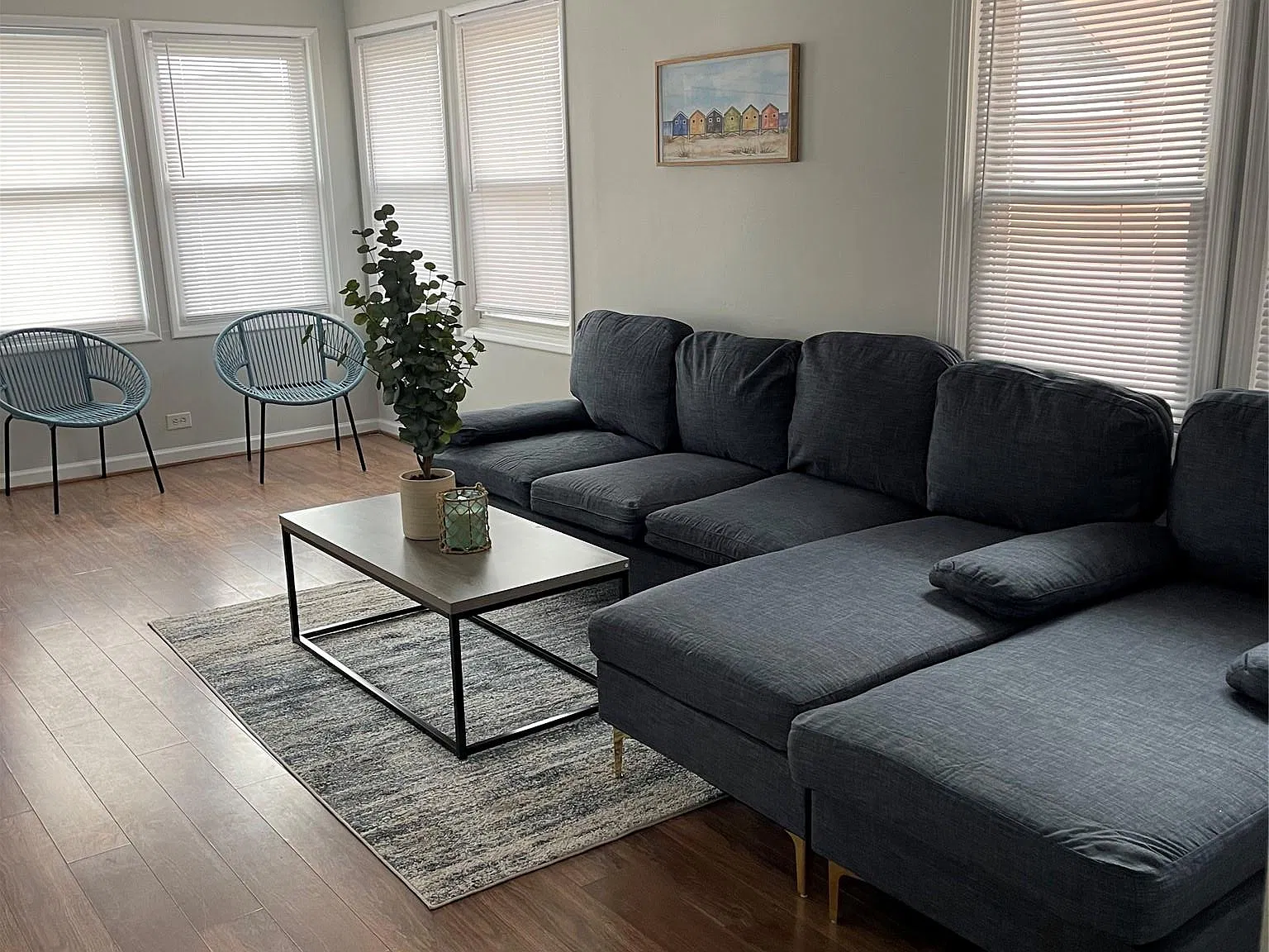 3 bed, 1.0 bath, 1100 sqft, $4,500 — Photo 2