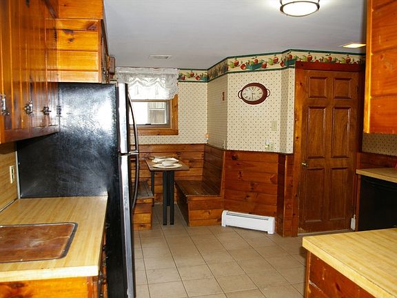5th image of 141 Pine St
