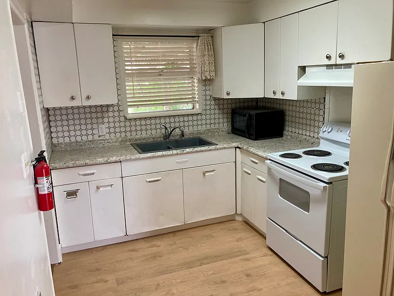 507 Canterbury Ln — Photo 4