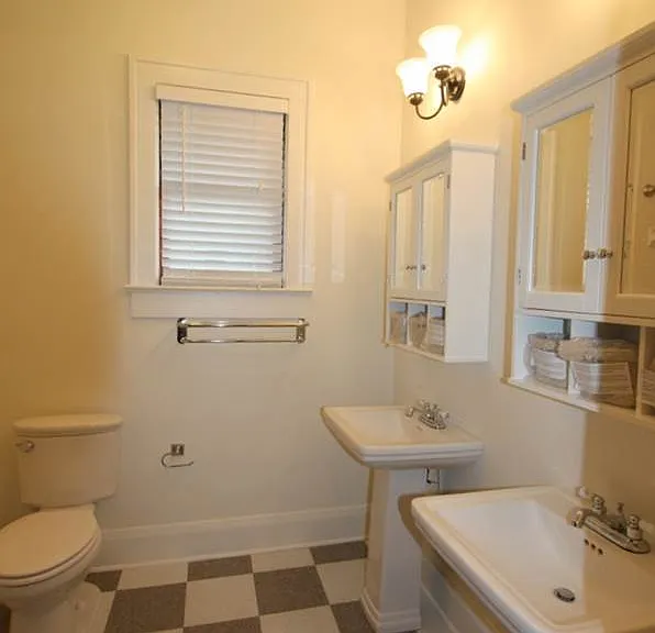 2404 N Morgan St — Photo 16
