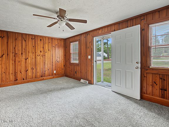 3rd image of 407 Spencer Road