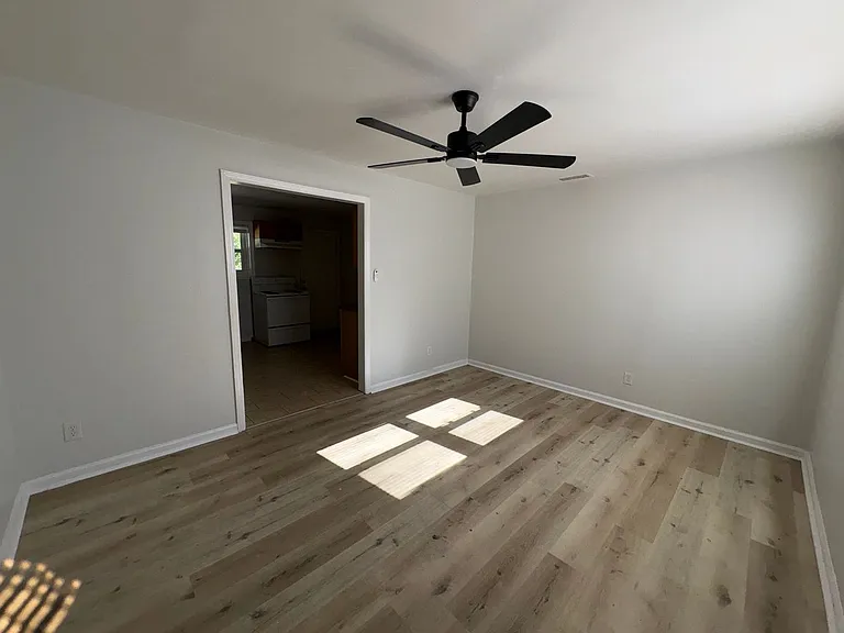 803 Oak St — Photo 4