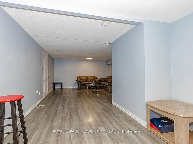 37 Warwick Rd — Photo 31