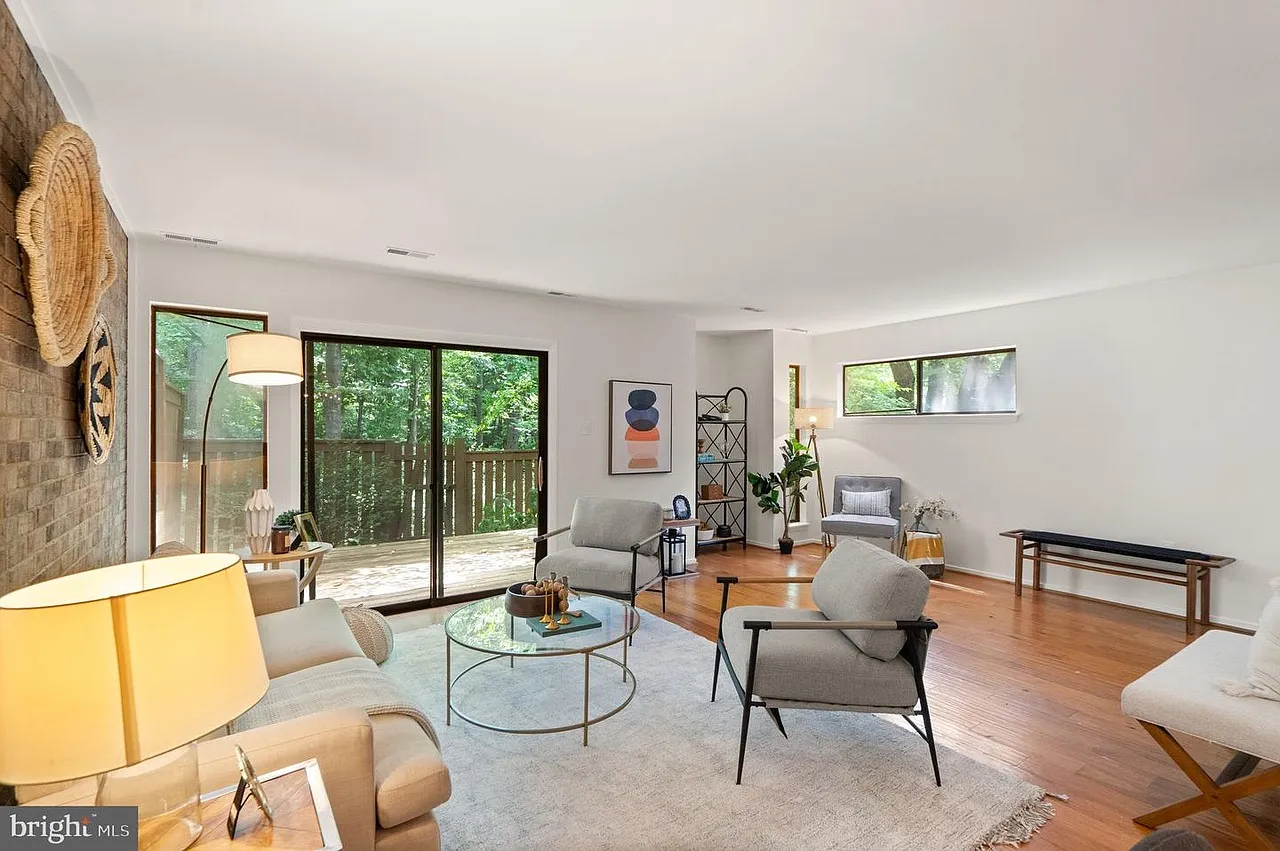 3 bed, 2.5 bath, 1729 sqft, $3,700 — Photo 1