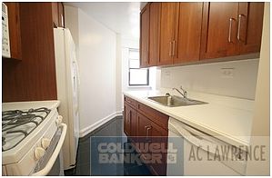 4th image of 200 E 71st St APT 12A
