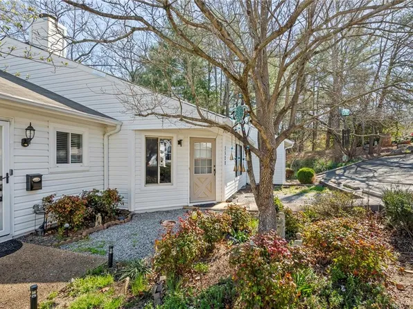 3520 Heathrow Dr, Winston Salem, NC 27127