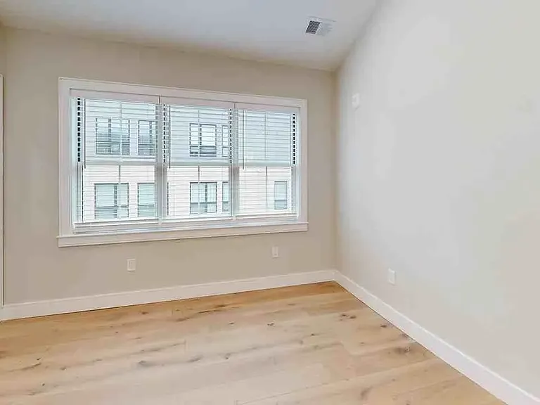 9 Everett St #6 — Photo 5