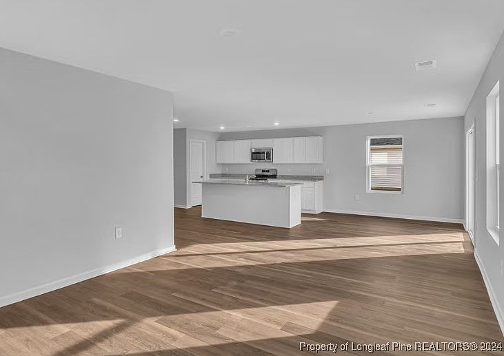 2nd image of 209 Dartmoor Ln