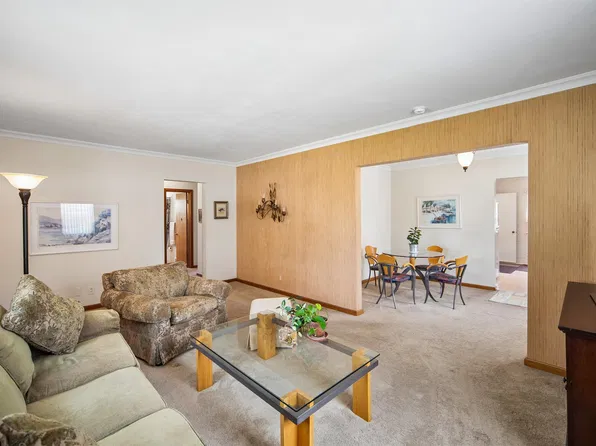 6701 Carpenter Ave, Windsor Heights, IA 50324