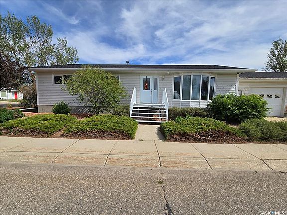 2nd image of 523 Maxwell DRIVE