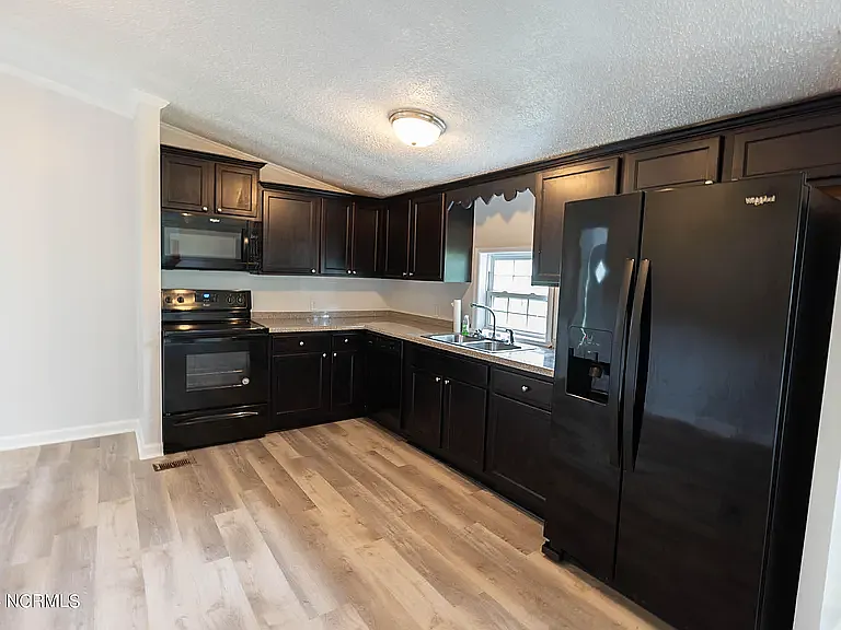 304 W Foy St — Photo 3