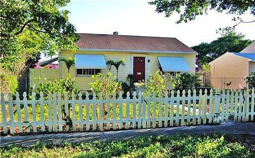 3rd image of 824 Summit Blvd