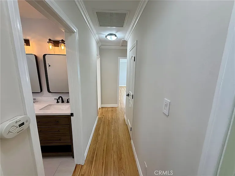 517 Blossom Ln — Photo 12