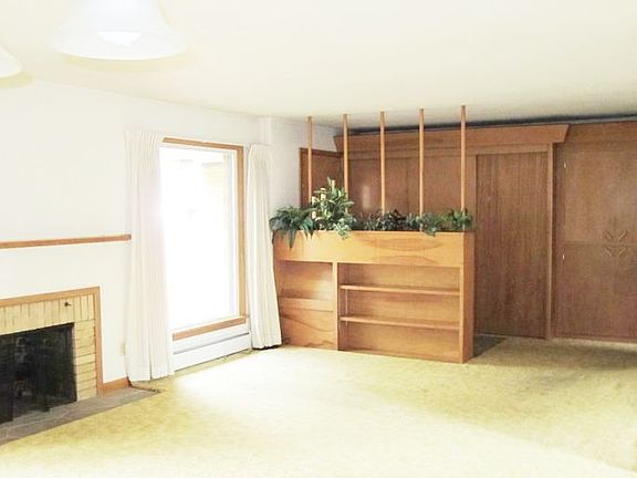 2nd image of 303 W Meadowbrook Dr