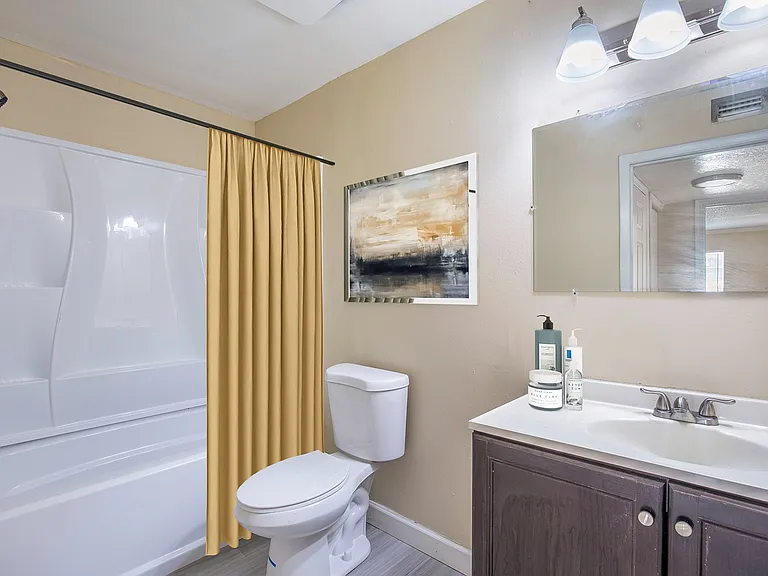 Bathroom with Shower/Tub