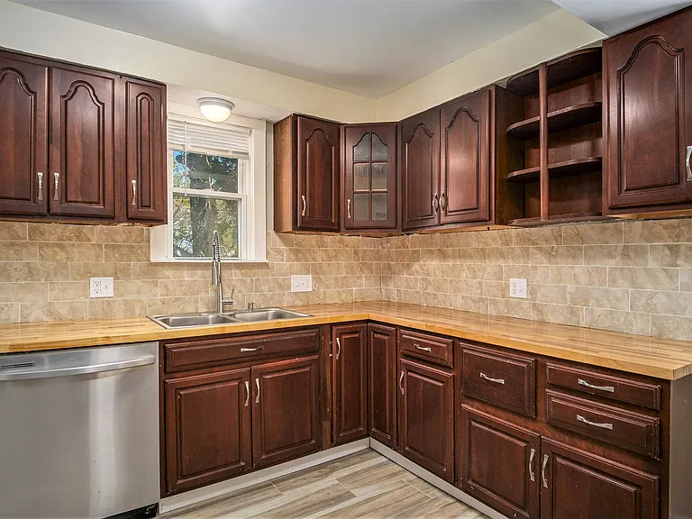 1321 Bemis St SE — Photo 5