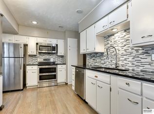 9474 Maple St, Omaha, NE 68134