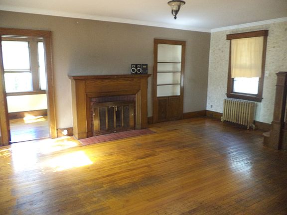 Living room/oak floors