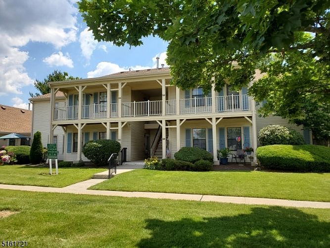 1st image of 324 Wycoff Way W #324