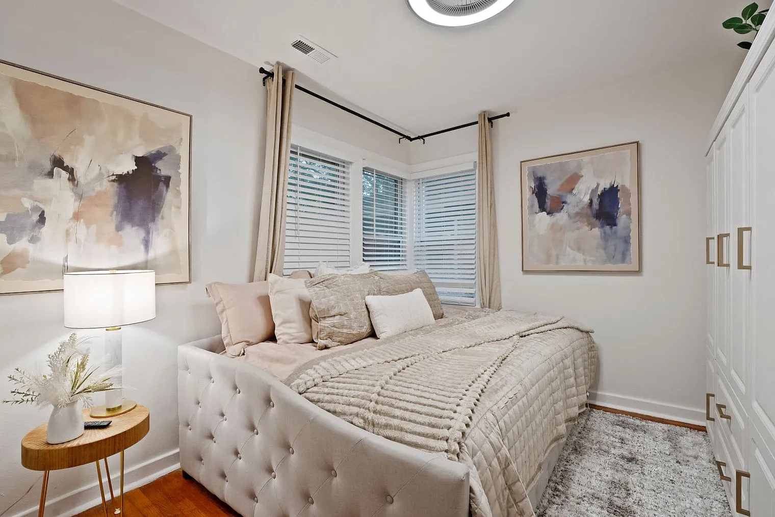 2 bed, 1.0 bath, 1097 sqft, $10,576 — Photo 3