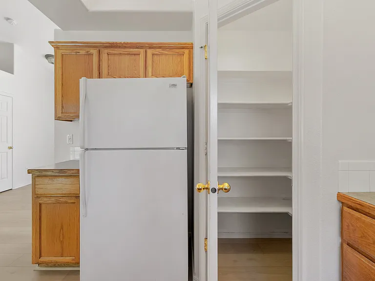 2114 E Olympic Ave — Photo 12