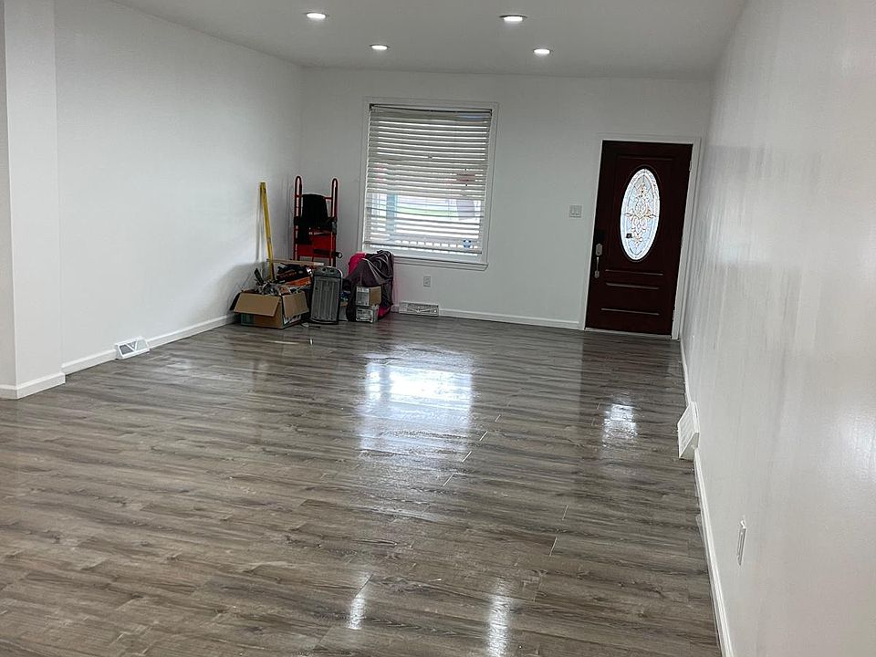 1st image of 559 S Main St