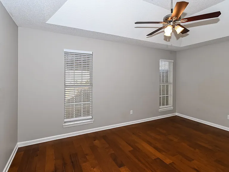 1950 Pecan Ln N — Photo 10
