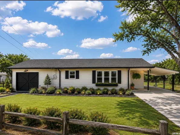714 ORANGE ST, Jourdanton, TX 78026