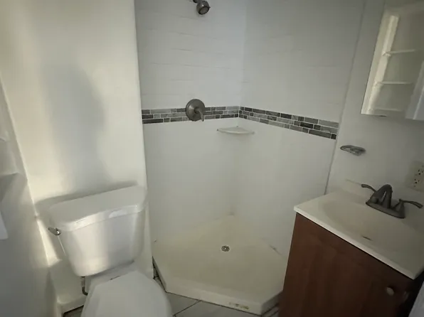 153 Avenue East image 8 of 10