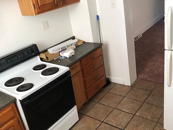 4th image of 645 Bell St