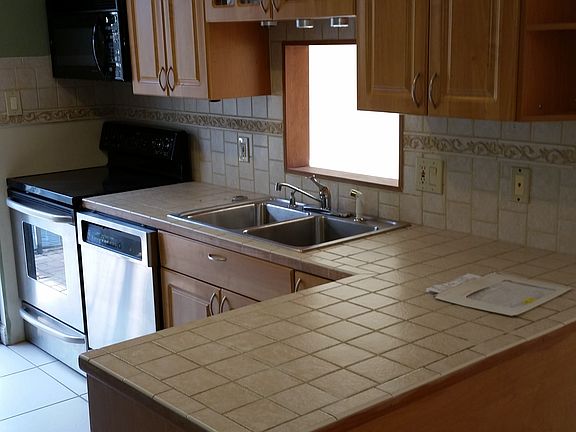 2nd image of 158 Wimbledon Lake Dr