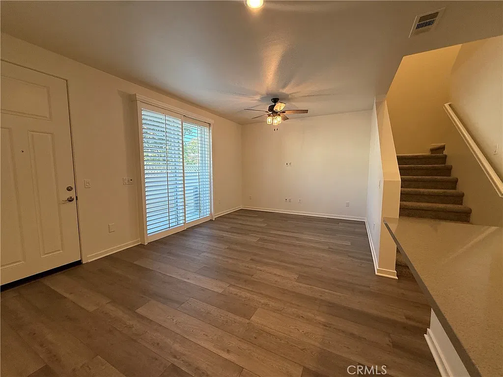 2 bed, 2.5 bath, 1211 sqft, $2,800 — Photo 2
