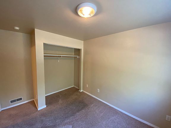 4th image of 2615 Goldenrod Ln