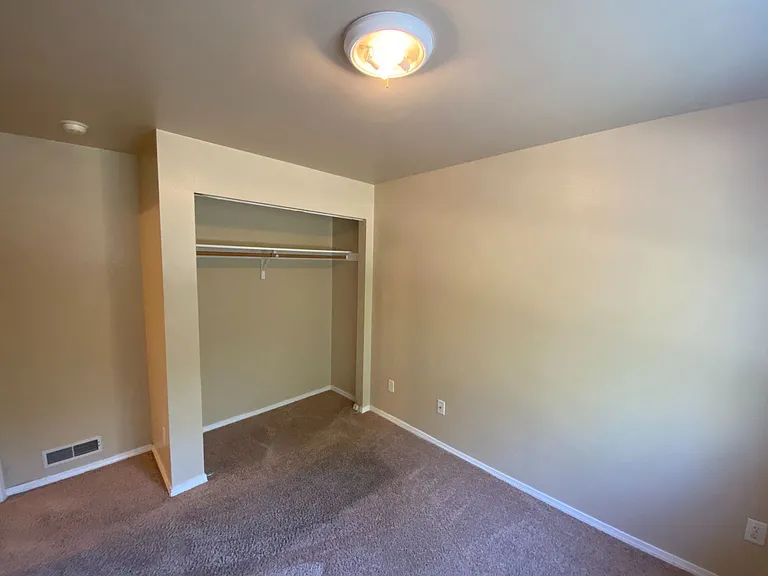 2615 Goldenrod Ln — Photo 4